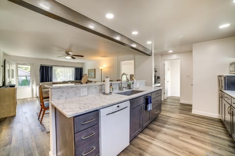 Less Than 1 Mi to Dwtn Valparaiso Family Home House in Valparaiso