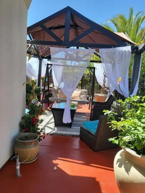 Calm Lux Oasis 3000 sf Wifi1GBPS Fpits BBQ Water softener Revers Osmosis Office House in Paso Robles