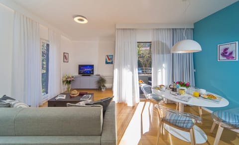 Balcony/Terrace, Living room, Dining area