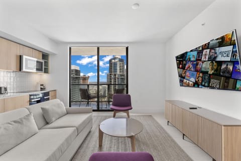 TV and multimedia, Kitchen or kitchenette, Living room, Seating area, air conditioner