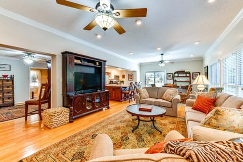 1 Mi to Dtwn Home with Fire Pit and Deck in Hudson! House in Caldwell