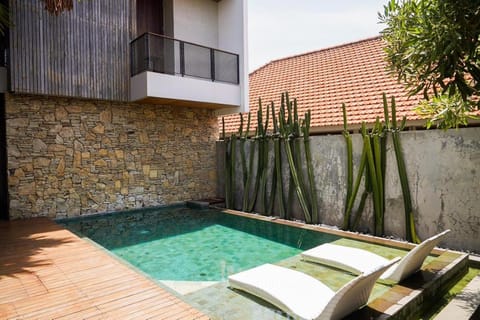 Garden view, Pool view, Swimming pool, sunbed