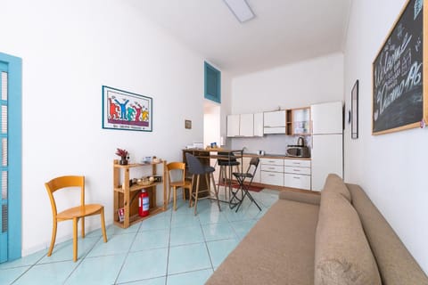 Kitchen or kitchenette, Lounge or bar, kitchen