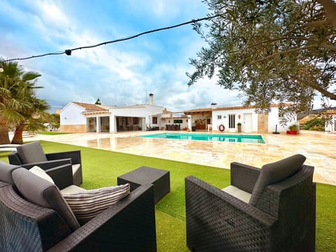 Off site, Garden, Swimming pool
