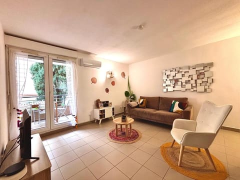 Le 14, 4 pers, 2 chambres, clim, proche autoroute Apartment in Nimes