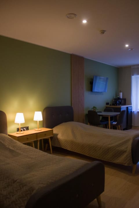 Bed, TV and multimedia, Photo of the whole room