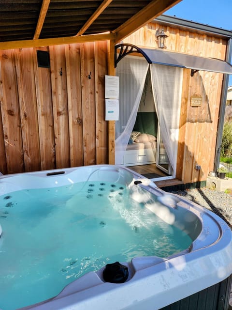 Property building, Spring, Winter, Summer, Spa and wellness centre/facilities, Autumn, Garden view