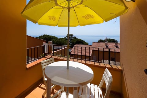 Day, Natural landscape, View (from property/room), Balcony/Terrace, Dining area, Sea view