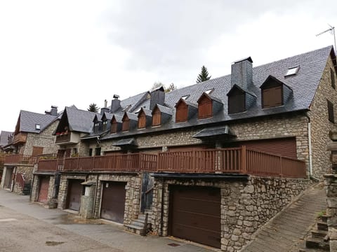Property building, Neighbourhood