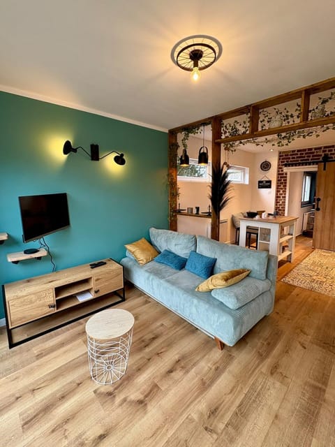 Communal lounge/ TV room, TV and multimedia, Seating area