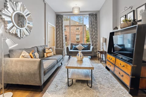 Communal lounge/ TV room, TV and multimedia, Living room, Seating area