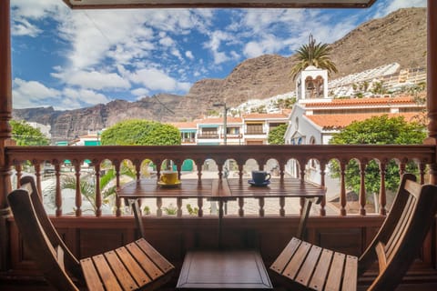 Balcony/Terrace, City view, Mountain view