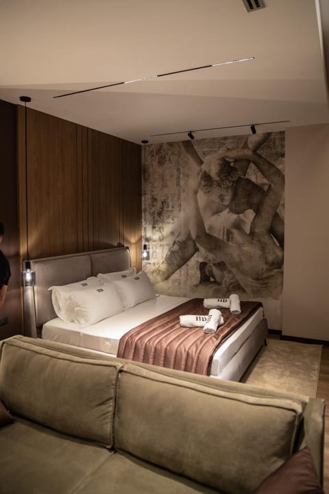 Bed, Living room, Photo of the whole room, Seating area, Bedroom