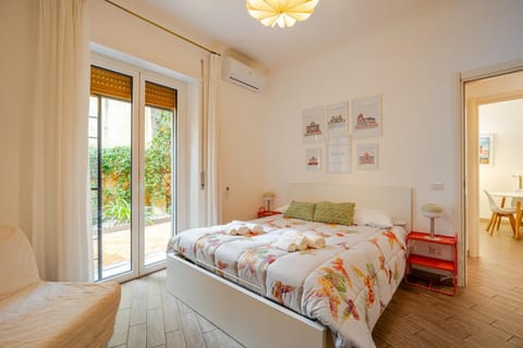 Bed, Photo of the whole room, Bedroom, internet, air conditioner
