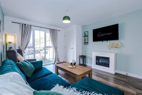 Sleeps 7, Stunning Home, Free Parking, Perfect For Groups, Long Term Disc Apartment in Prestwich
