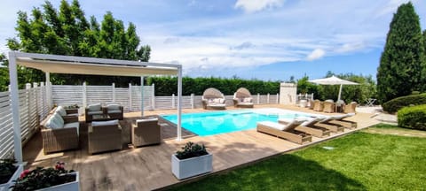 Garden, Garden view, Pool view, Swimming pool, sunbed