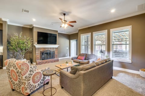 11 Mi to Dtwn Lubbock Home with Patio, Grill and Yard House in Lubbock