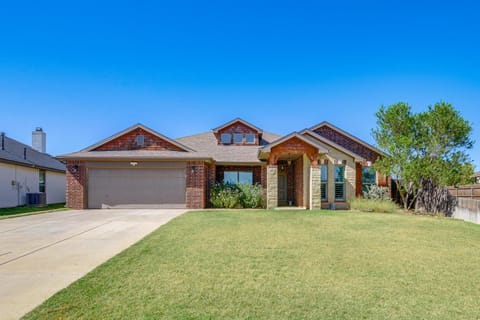 11 Mi to Dtwn Lubbock Home with Patio, Grill and Yard House in Lubbock