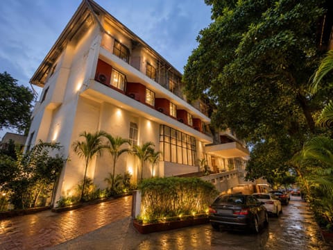 Property building, Garden, Parking