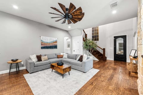 Shady Shores Lake House - Hot Tub Dog-Friendly House in Lake Lewisville