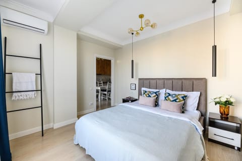 Bed, Bedroom, air conditioner