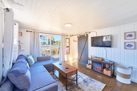 Akari Bungalows #3 House in Long Beach