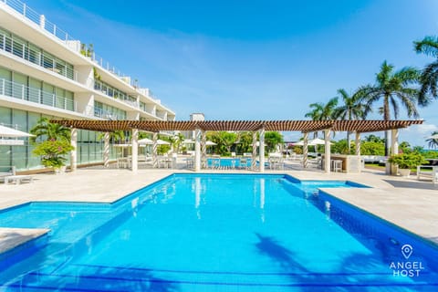 Property building, Swimming pool