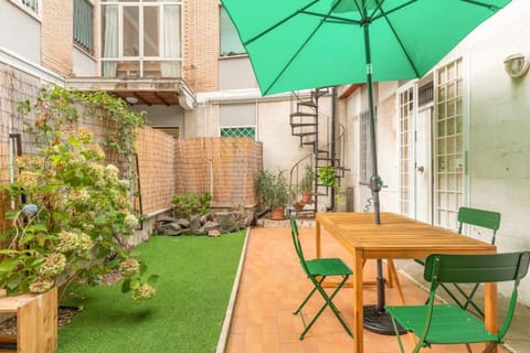 Property building, Garden, Balcony/Terrace, Dining area, Garden view