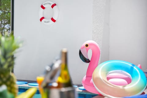 Heated Pool-2 King bed home close to Disney House in Loughman