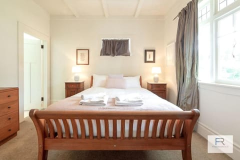 Grand Mount Eden Villa House in Auckland