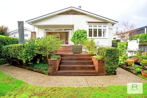 Grand Mount Eden Villa House in Auckland