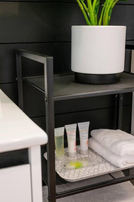 Desert Oasis-Large Pool & Spa, Firepit, Gameroom, Hammocks House in Desert Hot Springs