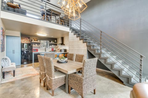 Modern Mtn-View Designer Home in Medicine Park House in Medicine Park