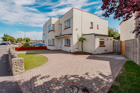 Property building, Neighbourhood, Location