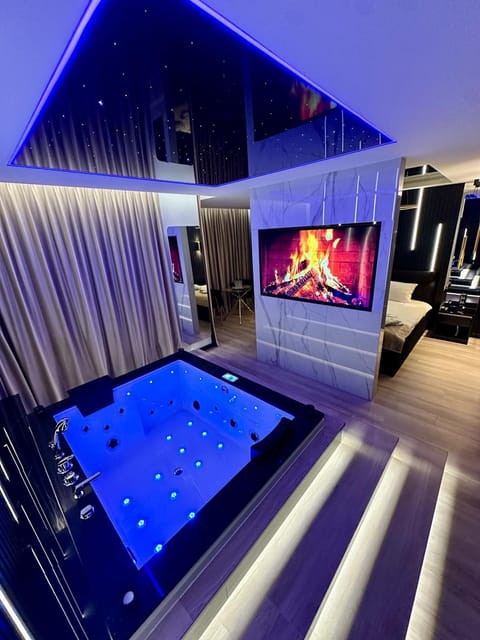 Hot Tub, TV and multimedia, Spa and wellness centre/facilities, Photo of the whole room, Evening entertainment