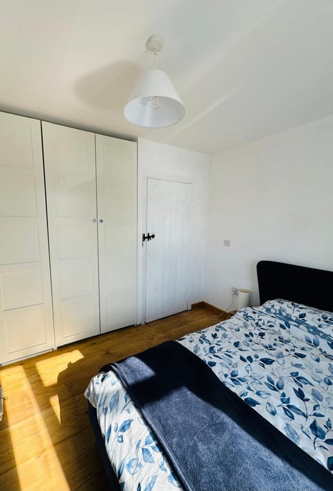 Bed, Bedroom, wardrobe