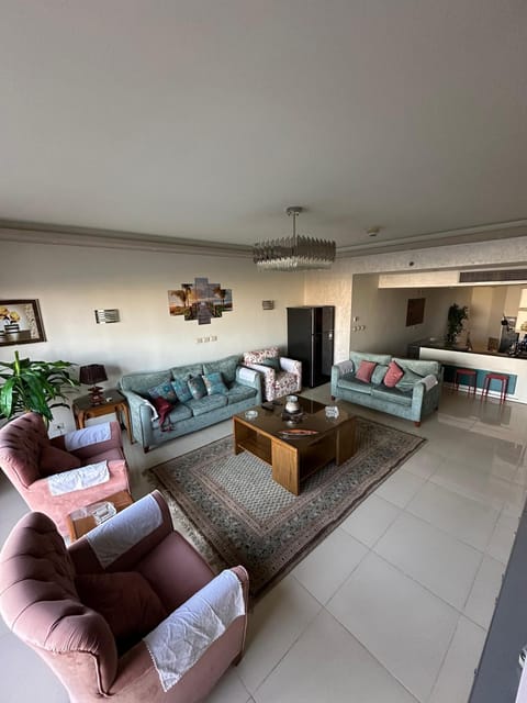 Communal lounge/ TV room, TV and multimedia, Living room, Seating area, Evening entertainment