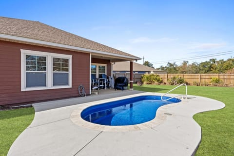 Property building, Patio, Swimming pool