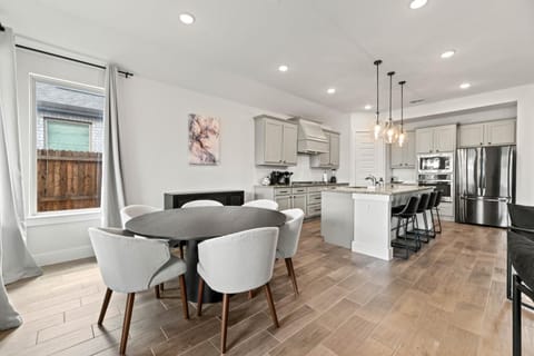 Lake Cove Retreat House in Little Elm