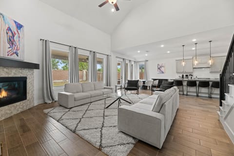 Lake Cove Retreat House in Little Elm