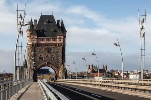 Nearby landmark, Landmark view