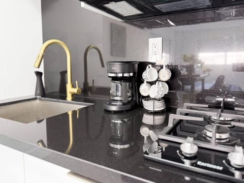 Central King Studio Quiet & Close to Hard Rock Apartment in Miami Gardens