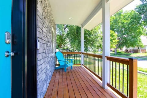 Lux finishes 4 bedroom DSM home Great location House in Des Moines