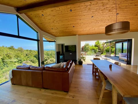 Communal lounge/ TV room, View (from property/room), Balcony/Terrace, Living room