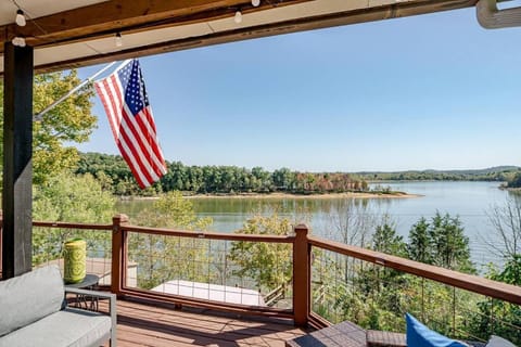Patio, Natural landscape, View (from property/room), Balcony/Terrace, Lake view, River view