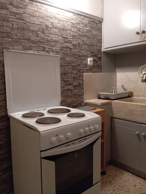 Bunk bed in dorm 5' from metro Hostel in Athens