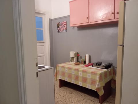 Bunk bed in dorm 5' from metro Hostel in Athens