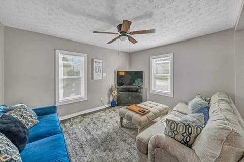 Spacious family home with playroom House in Georgetown