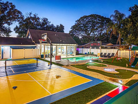 Tropical boho villa w pool & game court House in Largo