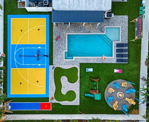 Tropical boho villa w pool & game court House in Largo